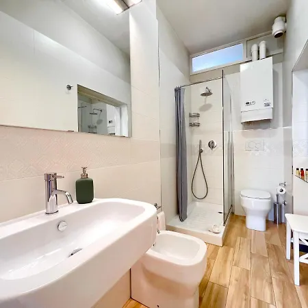 Colosseum House - Private Rooftop, Jacuzzi Hot Tub & View شقة *