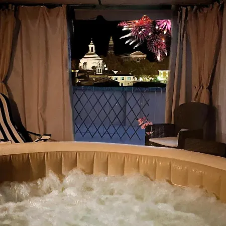 Colosseum House - Private Rooftop, Jacuzzi Hot Tub & View شقة روما